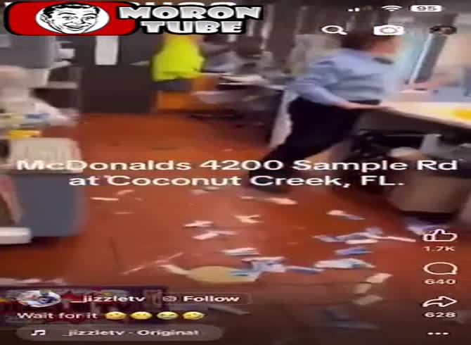 Video :She flings hot coffee in a McDonald's employee's face